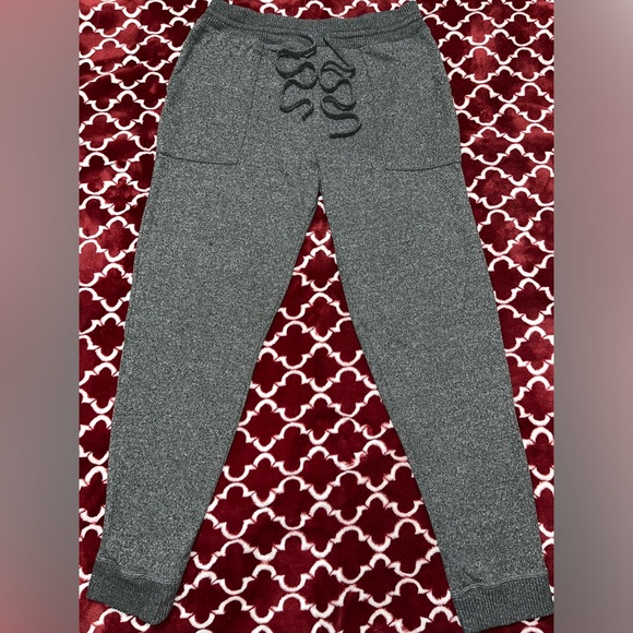 •Medium sized cozy sweats for loungewear, sleeping and going out to run errands - Picture 1 of 3